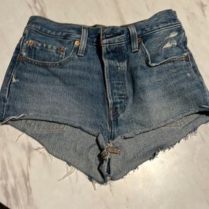 Levi cut off shorts